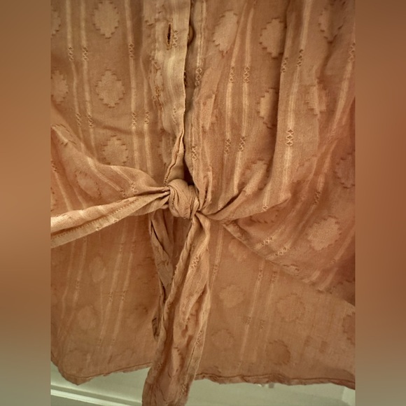 Jane & Delancey Anthropologie, M, tie button down south western tee Blush - Picture 6 of 6